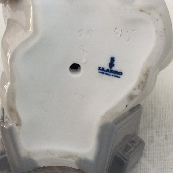 Home Lladro Girl with Accordion issue year 1971 in perfect condition - Picture 6 of 7